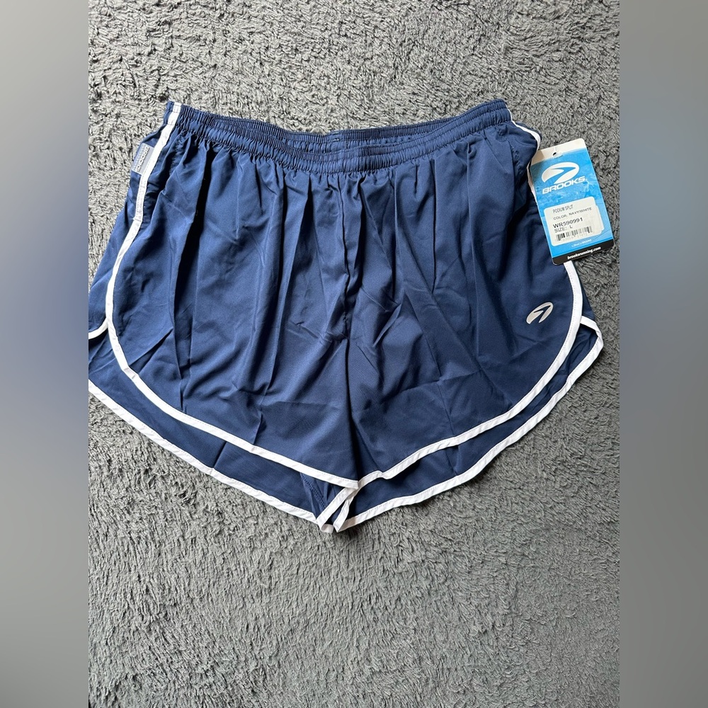 Brooks women’s running shorts podium split size L
